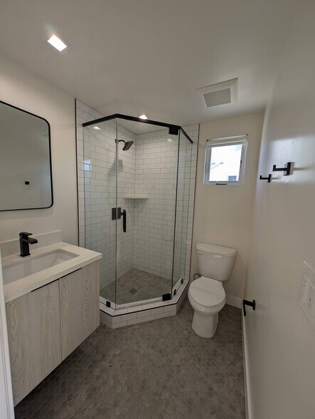 More Photos Of 2026 Federal Ave, Los Angeles Land For Sale