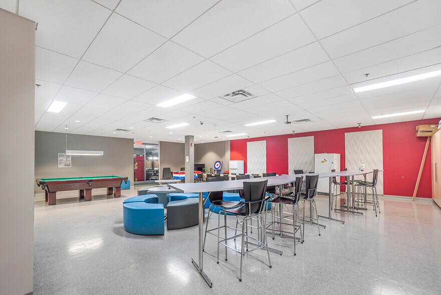 More Photos Of 7150 Rue Albert-Einstein, Montréal Office Residential For Lease