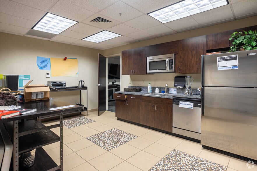 More Photos Of 1405 S County Trl, East Greenwich Medical For Lease