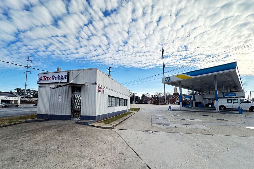 More Photos Of 4845 Memorial Dr, Stone Mountain Office For Lease