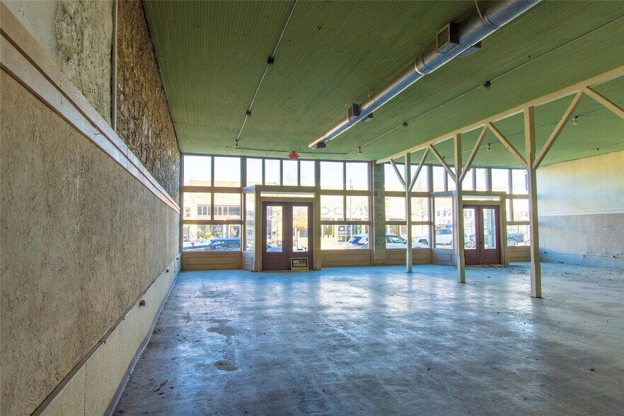 More Photos Of 1020 Halsell St, Bridgeport Flex For Sale