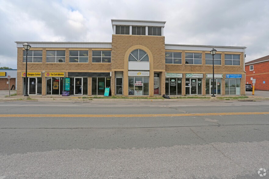 More Photos Of 25 Front St, Orillia Storefront Retail Office For Lease