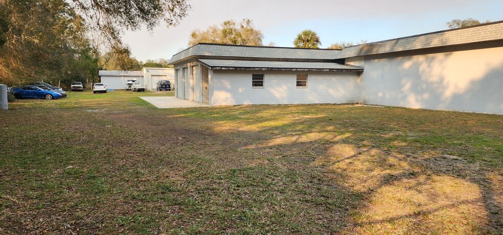 More Photos Of 284 S Center St, Pierson Auto Repair For Lease