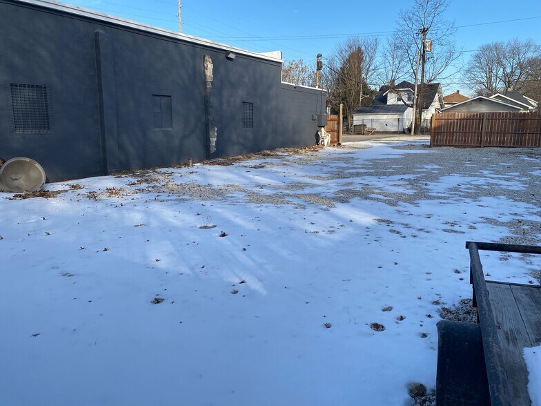 More Photos Of 2401 N Harding St, Indianapolis Flex For Sale
