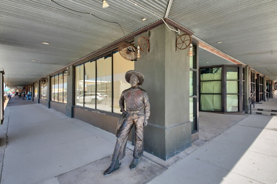 More Photos Of 202 N Main St, Taylor Loft Creative Space For Sale