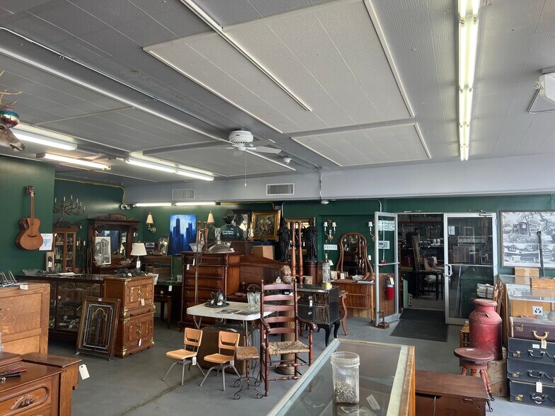 More Photos Of 7829-7839 W Grand Ave, Elmwood Park Warehouse For Sale