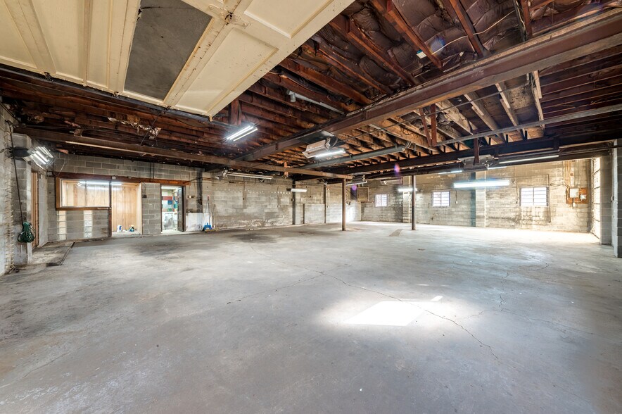 Primary Photo Of 1535 Sabraton Ave, Morgantown Service For Lease