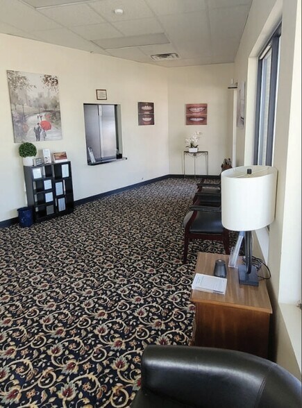 More Photos Of 2801 Duke of Gloucester St, DeSoto Medical For Lease
