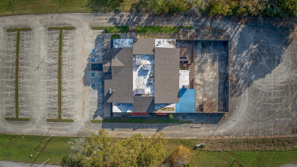 More Photos Of 4840 Hatch Blvd, Muscle Shoals Restaurant For Sale