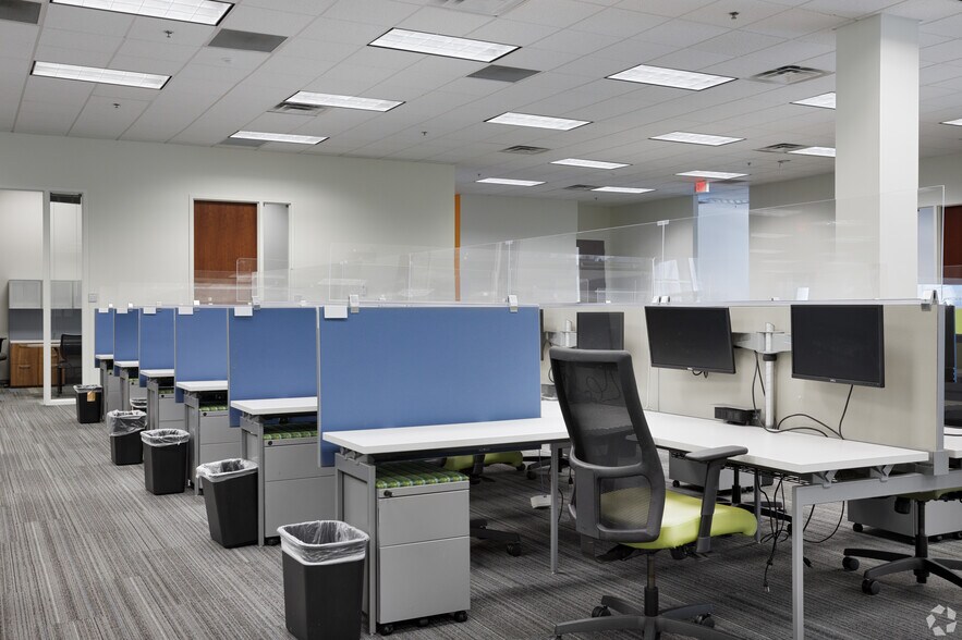 More Photos Of 30 S Keller Rd, Orlando Flex For Lease