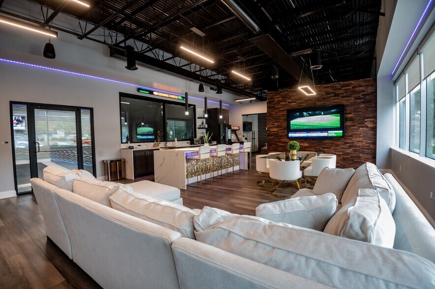 More Photos Of 4100 Lafayette Center Dr, Chantilly Industrial For Sale