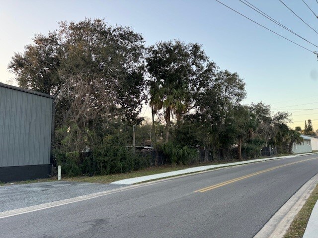 More Photos Of 424 S Deleon Ave, Titusville Warehouse For Sale