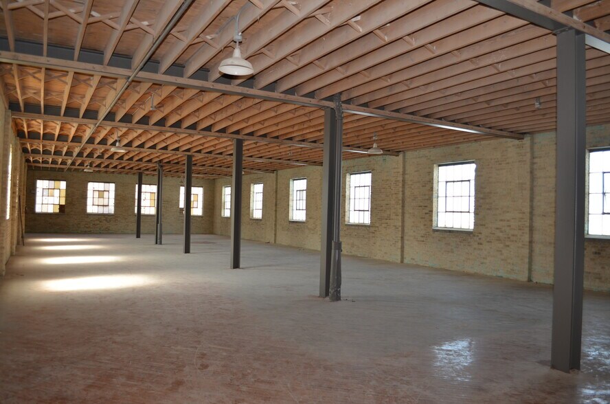 More Photos Of 4130-4150 S Wabash Ave, Chicago Manufacturing For Lease