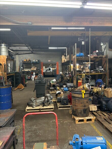 More Photos Of 24-25 46th St, Astoria Warehouse For Lease