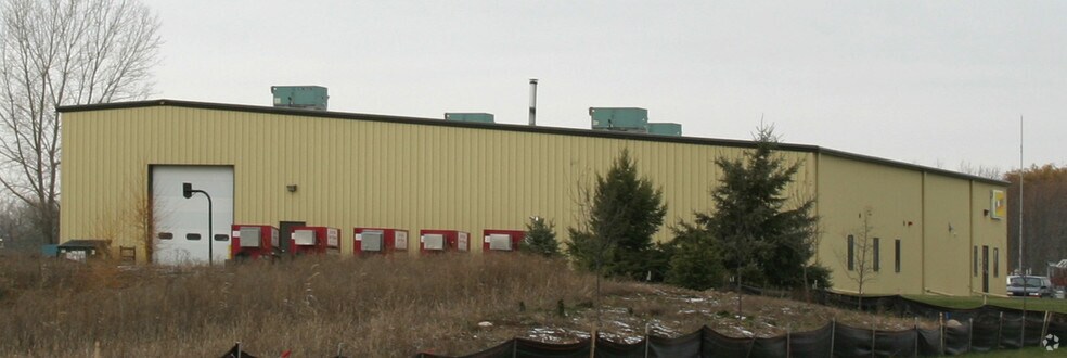 More Photos Of W204N16635 Jackson Dr, Jackson Service For Lease