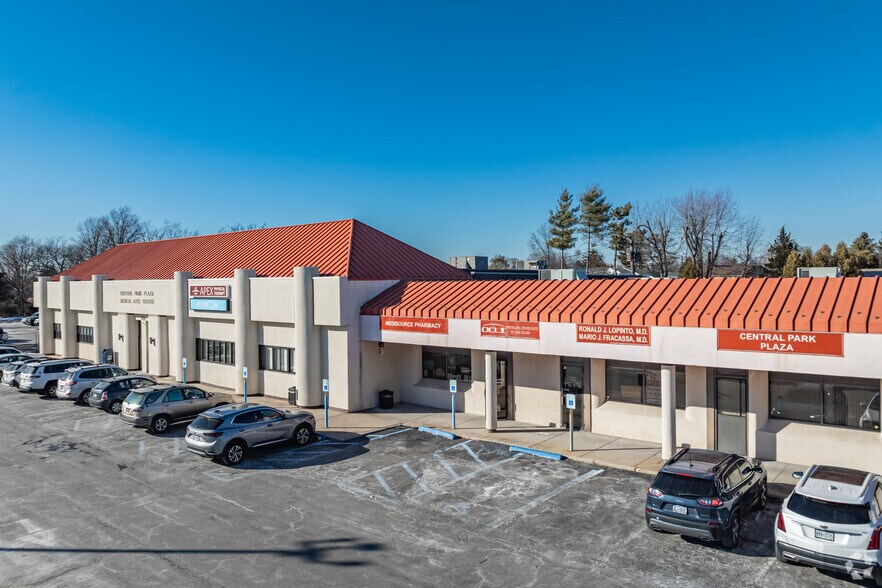 More Photos Of 700-760 Old Country Rd, Plainview Medical For Lease