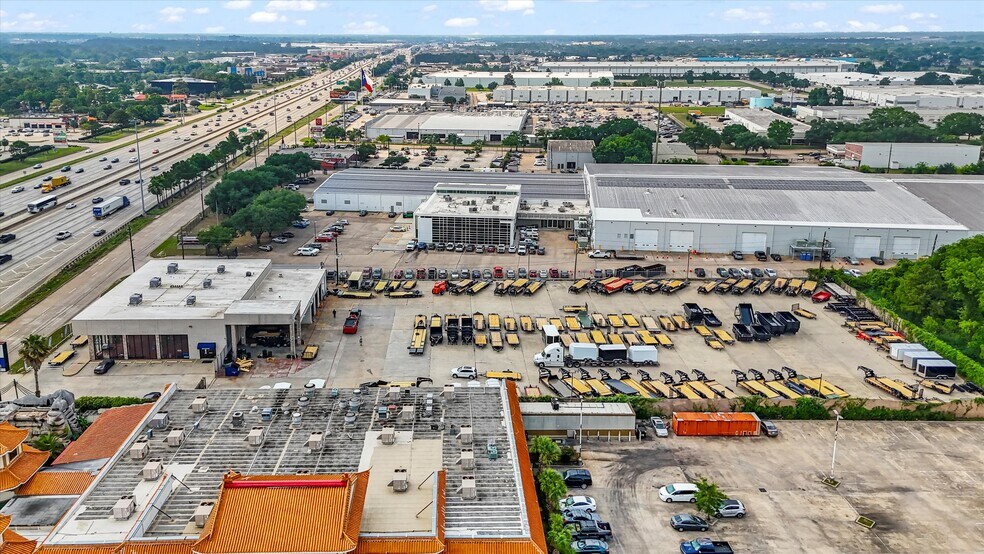 More Photos Of 15150 North Fwy, Houston Freestanding For Sale