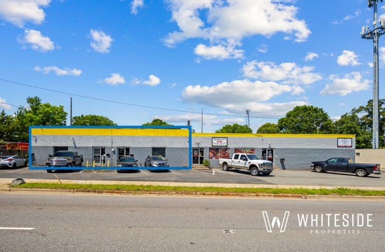 Primary Photo Of 4425-4427 Brookshire Blvd, Charlotte Warehouse For Lease