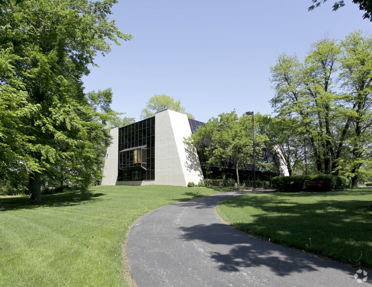 More Photos Of 2323 Lake Club Dr, Columbus Office For Lease