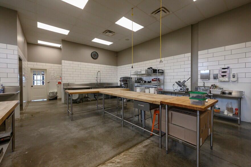 More Photos Of 540 Belden Pky NE, Sugarcreek Storefront For Sale