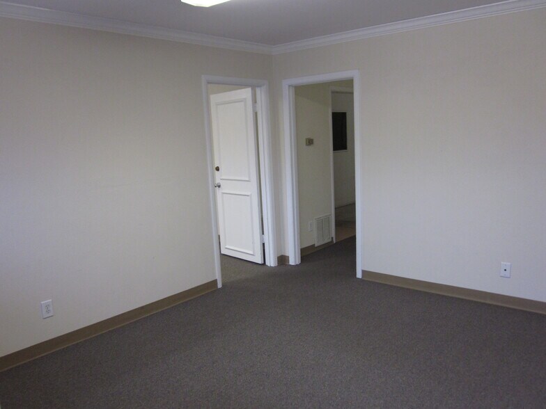 More Photos Of 135 Braniff Dr, San Antonio Manufacturing For Lease