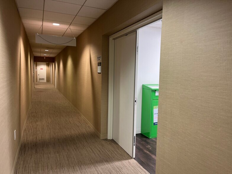 More Photos Of 1577 E Chevy Chase Dr, Glendale Medical For Lease