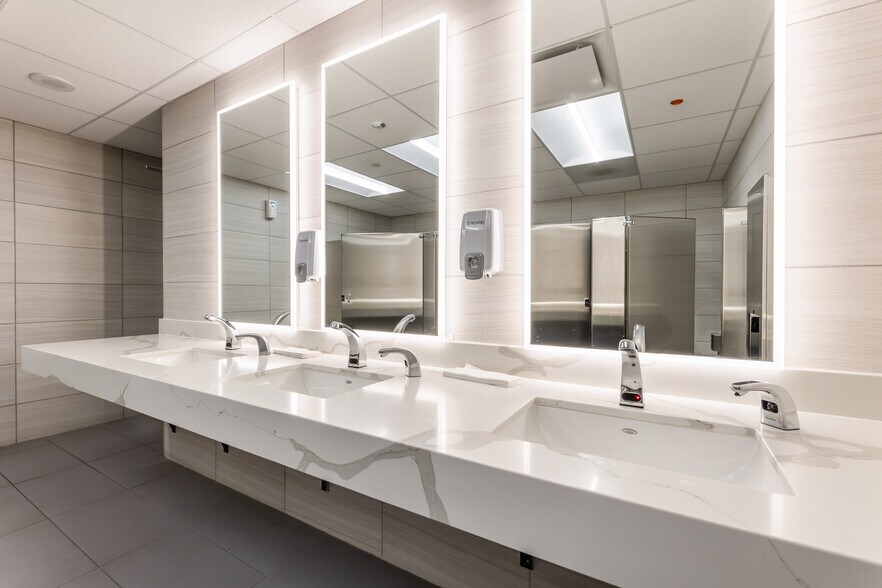 More Photos Of 6500 West Loop South, Bellaire Medical For Lease