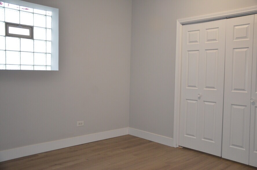 More Photos Of 510 Collins St, Joliet Unknown For Lease