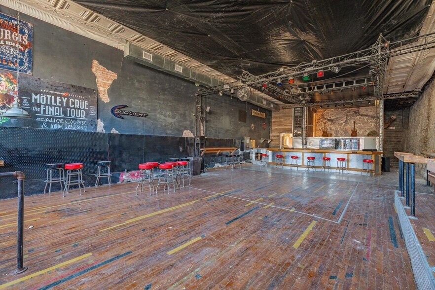 More Photos Of 4153 3rd St, Walnut Springs General Retail For Sale