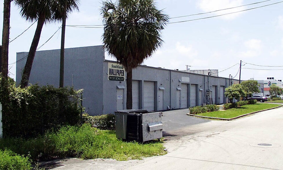 More Photos Of 590 SW 9th Ter, Pompano Beach Showroom For Lease