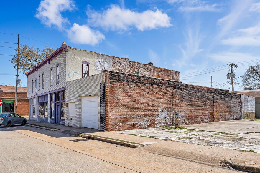 More Photos Of 504 W Commercial St, Springfield Storefront Retail Office For Sale