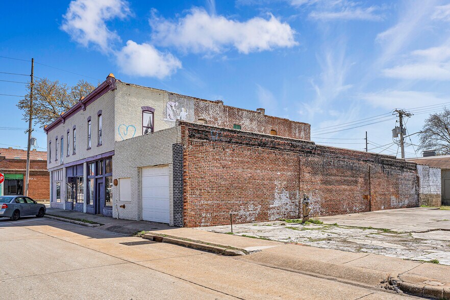 More Photos Of 504 W Commercial St, Springfield Storefront Retail Office For Sale