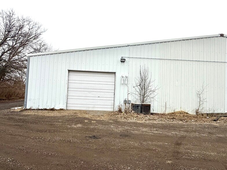 Primary Photo Of 2804 Tractor Ln, Bloomington Light Manufacturing For Lease