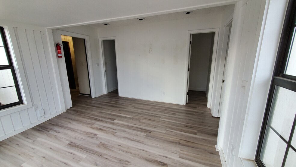 More Photos Of 313 E Kiowa Ave, Elizabeth Office For Lease
