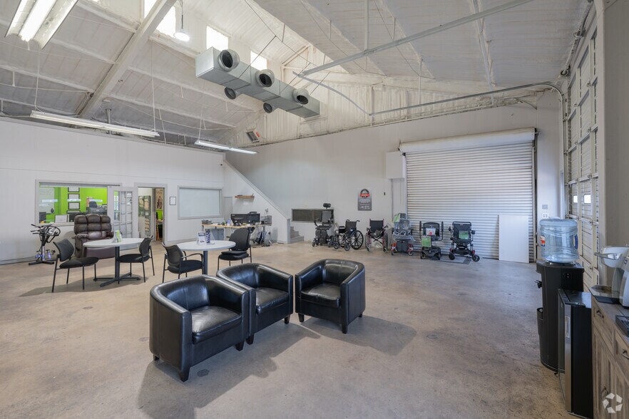 More Photos Of 2108 N Beach St, Haltom City Auto Repair For Sale