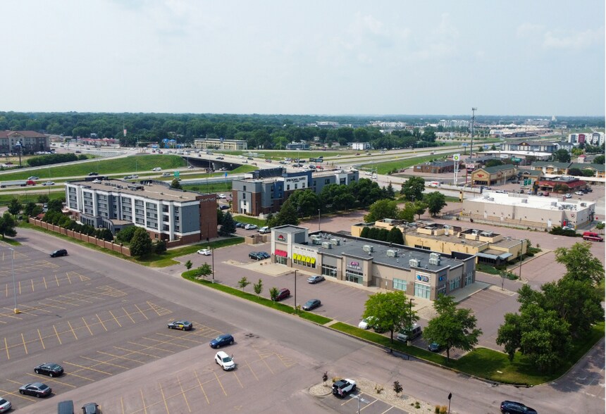 More Photos Of 4200-4300 W Empire Pl, Sioux Falls Storefront For Lease