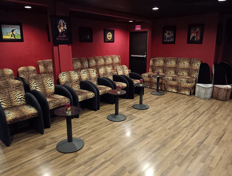 More Photos Of 1721 S Flower St, Los Angeles Storefront Retail Office For Lease