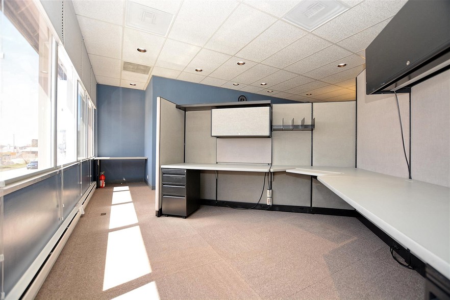 More Photos Of 512 Higgins Rd, Park Ridge Office For Lease