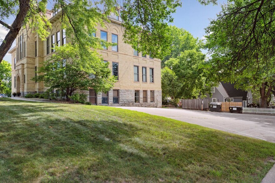 More Photos Of 261 School Ave, Excelsior Office For Sale