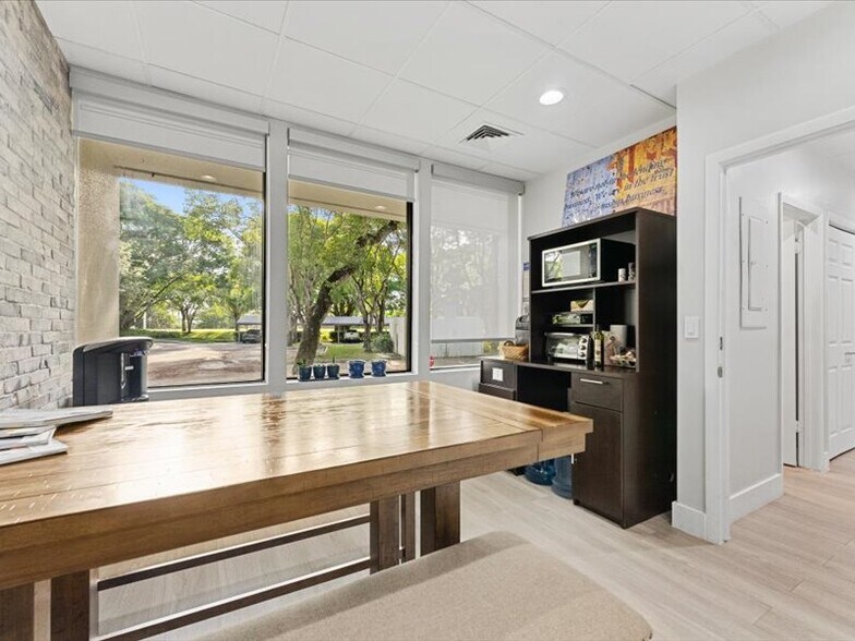 More Photos Of 2295 NW Corporate Blvd, Boca Raton Office Residential For Lease