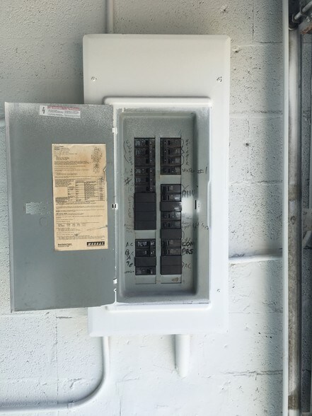 More Photos Of 9807-9808 NW 80th Ave, Hialeah Warehouse For Lease