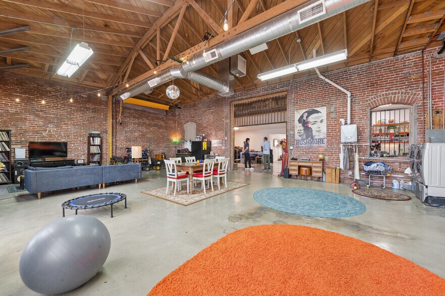 More Photos Of 6215 S San Pedro St, Los Angeles Mixed Retail For Sale