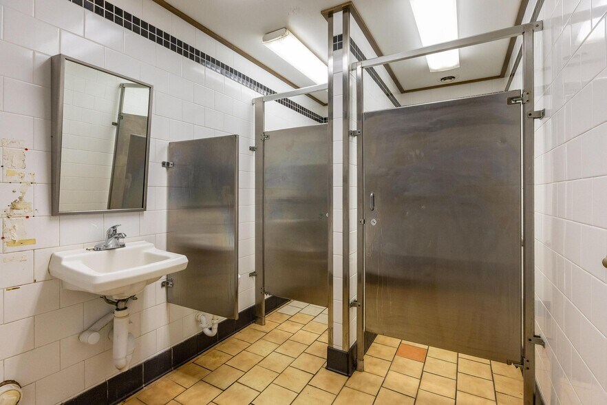 More Photos Of 5119 S 11 Hwy, Calhoun Fast Food For Sale