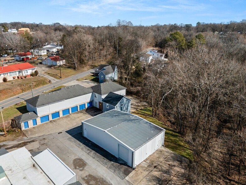 More Photos Of 22 S Barker St, Clarksville Warehouse For Sale