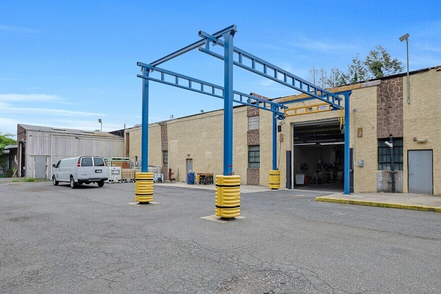 More Photos Of 1 Lawton St, Yonkers Manufacturing For Sale