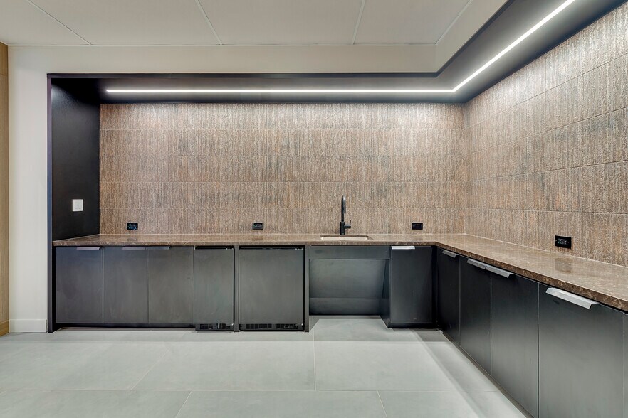 More Photos Of 5001 Spring Valley Rd, Dallas Office For Lease