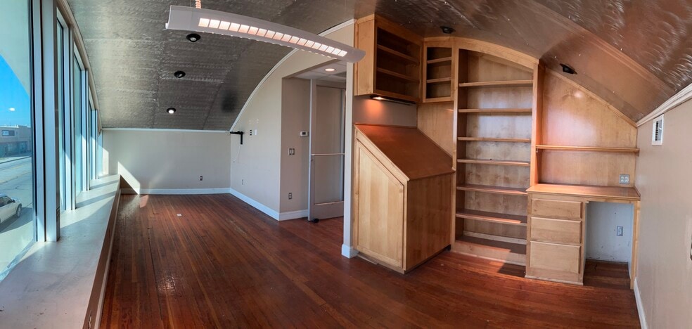 More Photos Of 220-222 Kentucky St, Bakersfield Warehouse For Lease