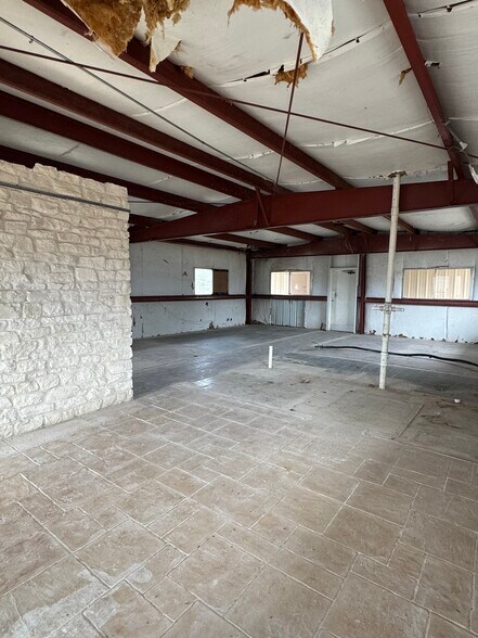 More Photos Of 5902 W State Highway 71, La Grange Industrial For Lease