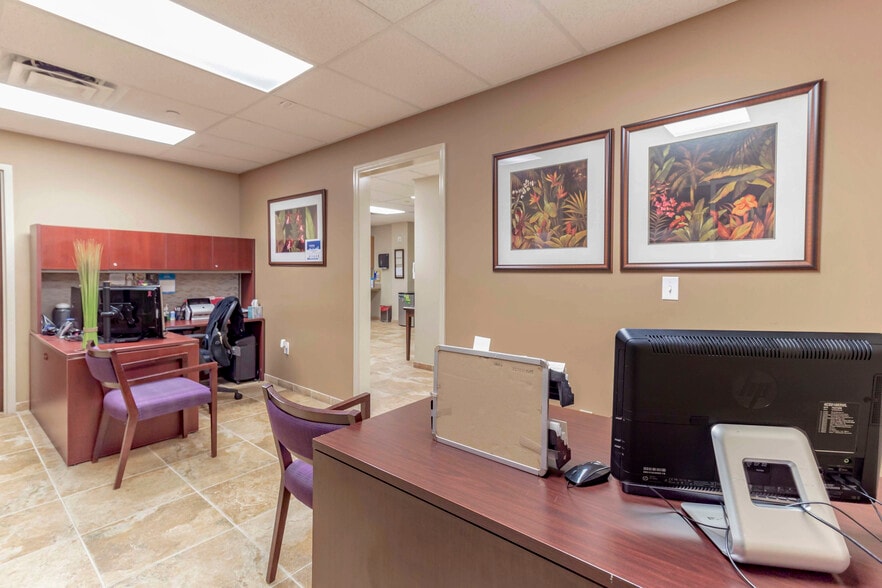 More Photos Of 12600 Pembroke Rd, Miramar Medical For Lease