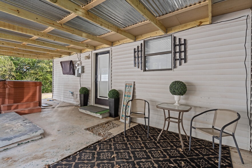 More Photos Of 3133 Chickasaw Trl, Sulphur Restaurant For Sale